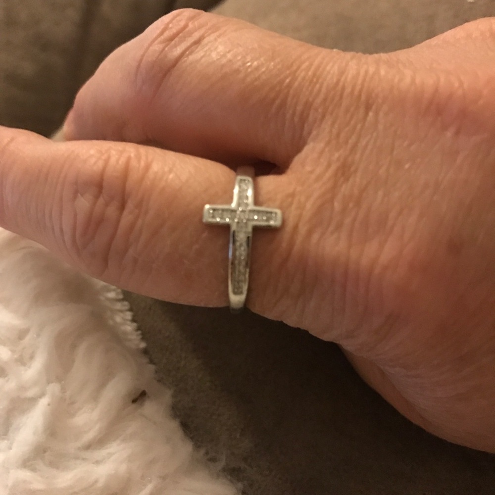 Simple Faith Cross Ring - Picture 5 of 6